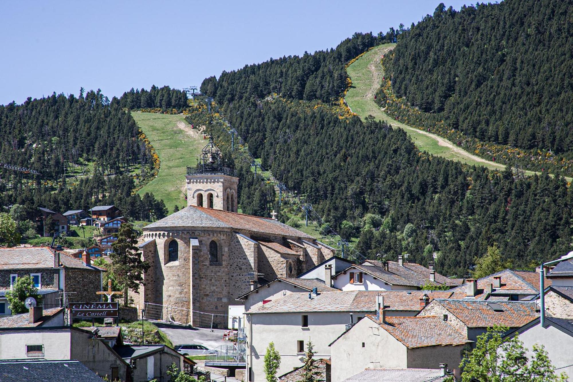 Soulazene - Station De Ski Accessible A Pied Les Angles  Bagian luar foto